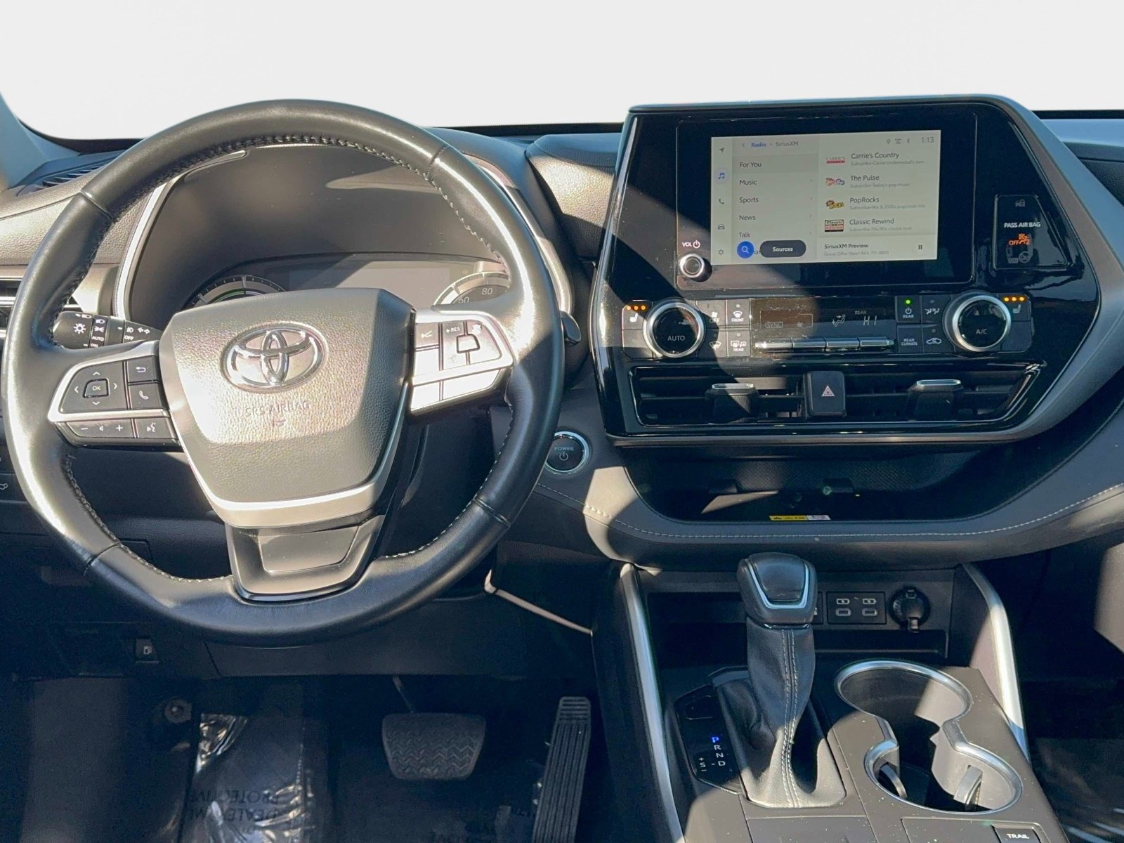 Used 2023 Toyota Highlander XLE image 11