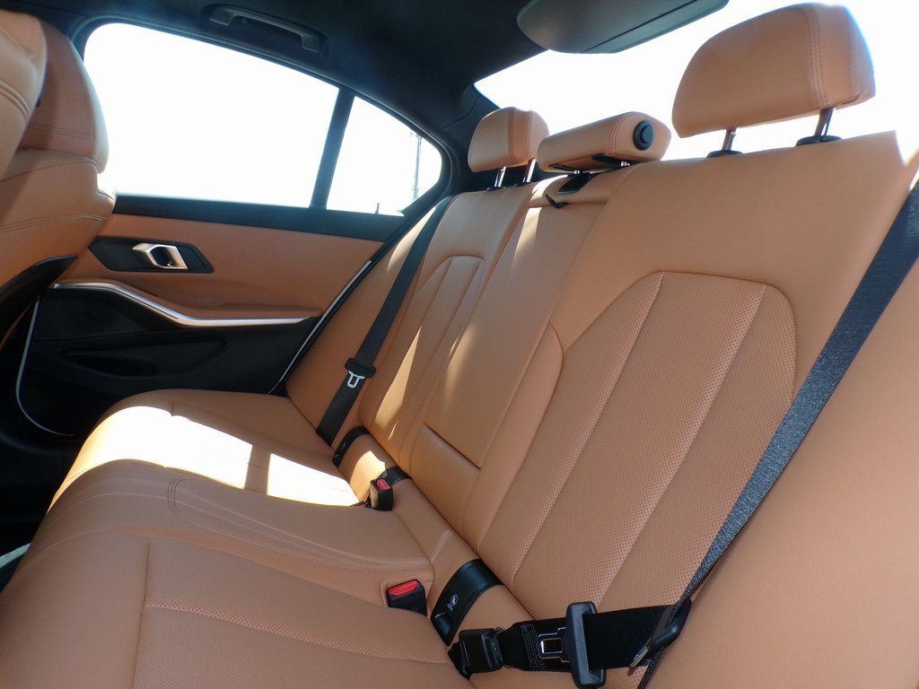 Certified 2025 BMW 330i xDrive Sedan w/ Convenience Package image 10