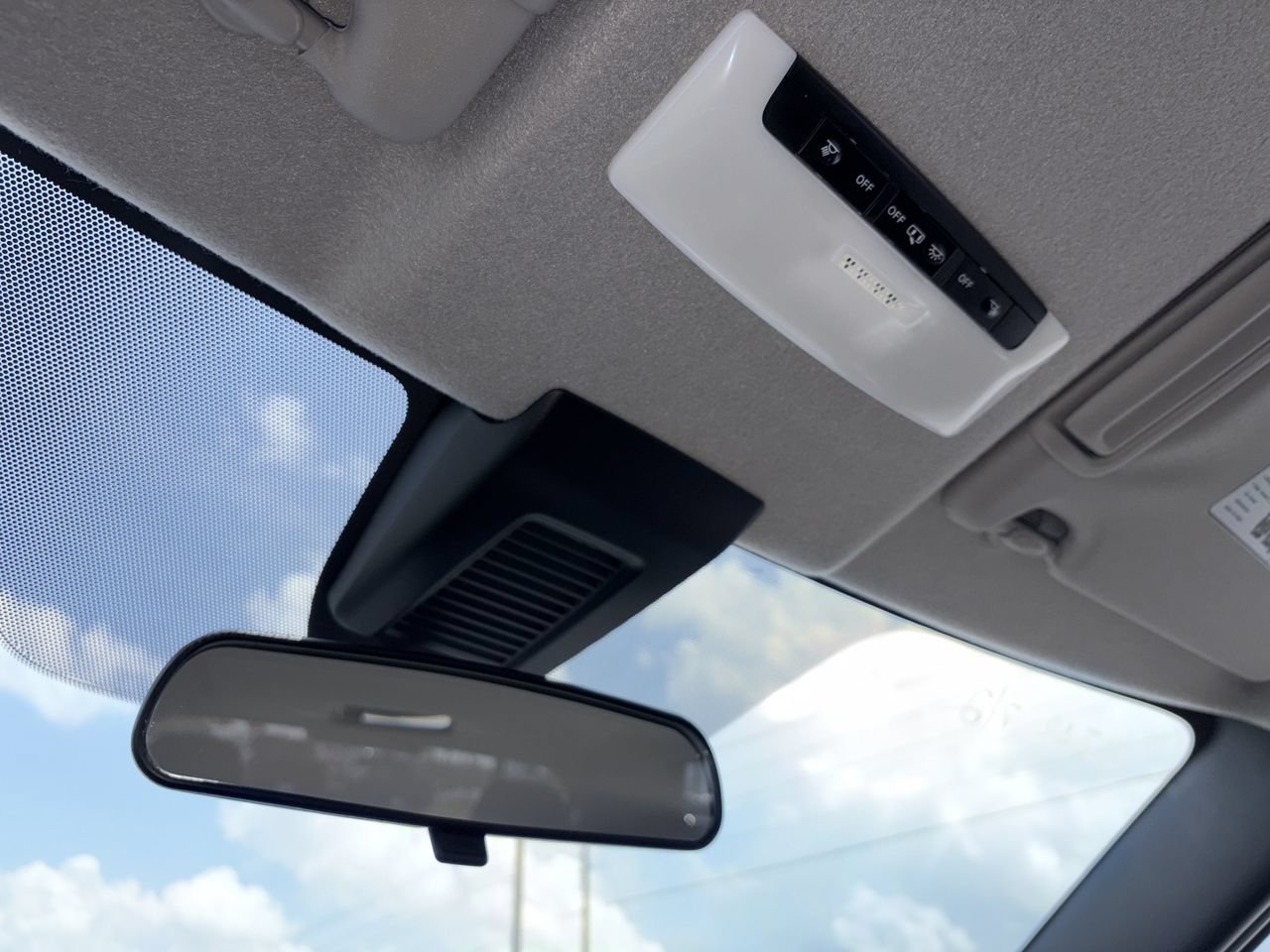 Used 2020 Nissan Kicks SV FWD image 13