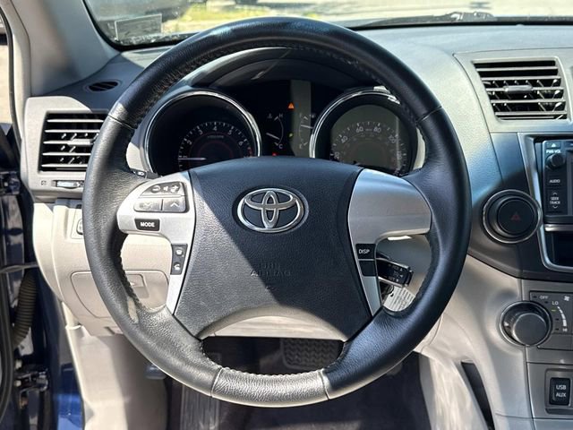 Used 2013 Toyota Highlander SE image 19