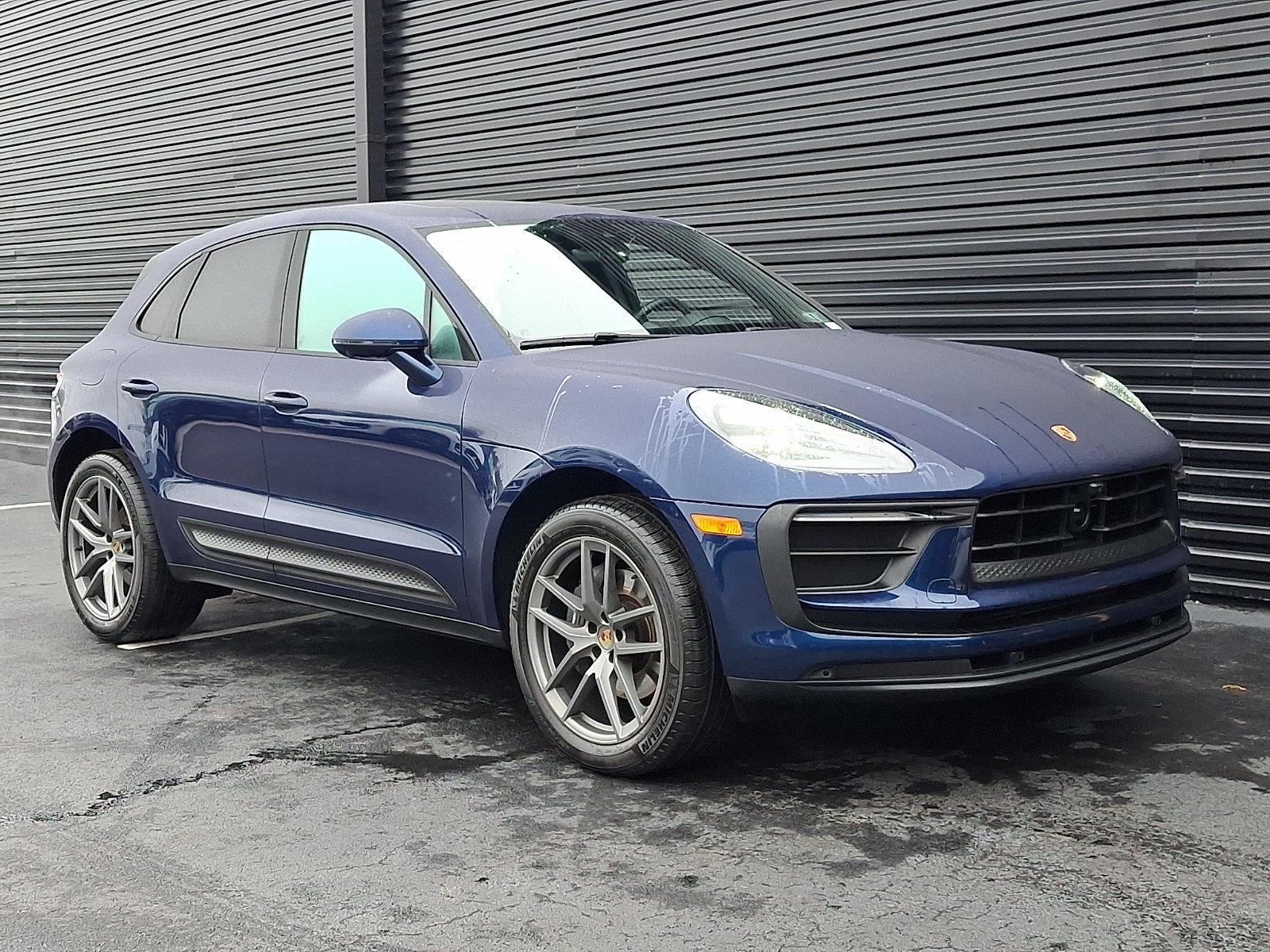 Certified 2025 Porsche Macan AWD/4WD image 9
