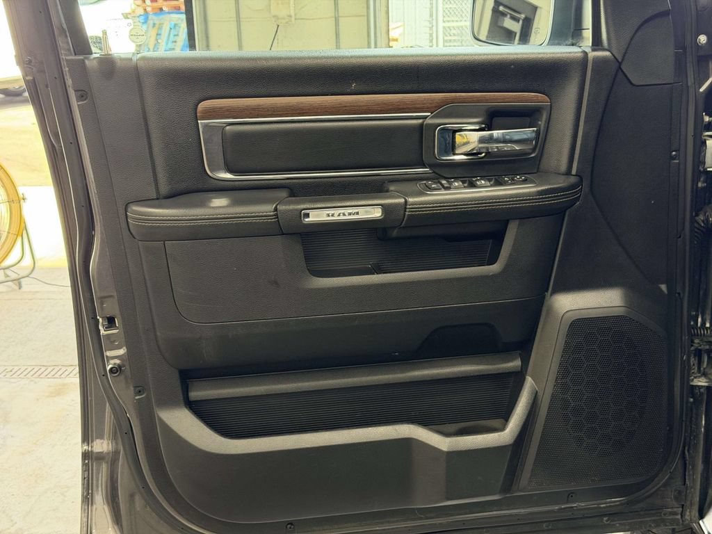 Used 2017 RAM 1500 Laramie AWD/4WD image 45