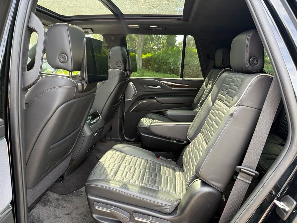 Certified 2024 Cadillac Escalade Sport Platinum w/ LPO, ONYX Package AWD/4WD image 8
