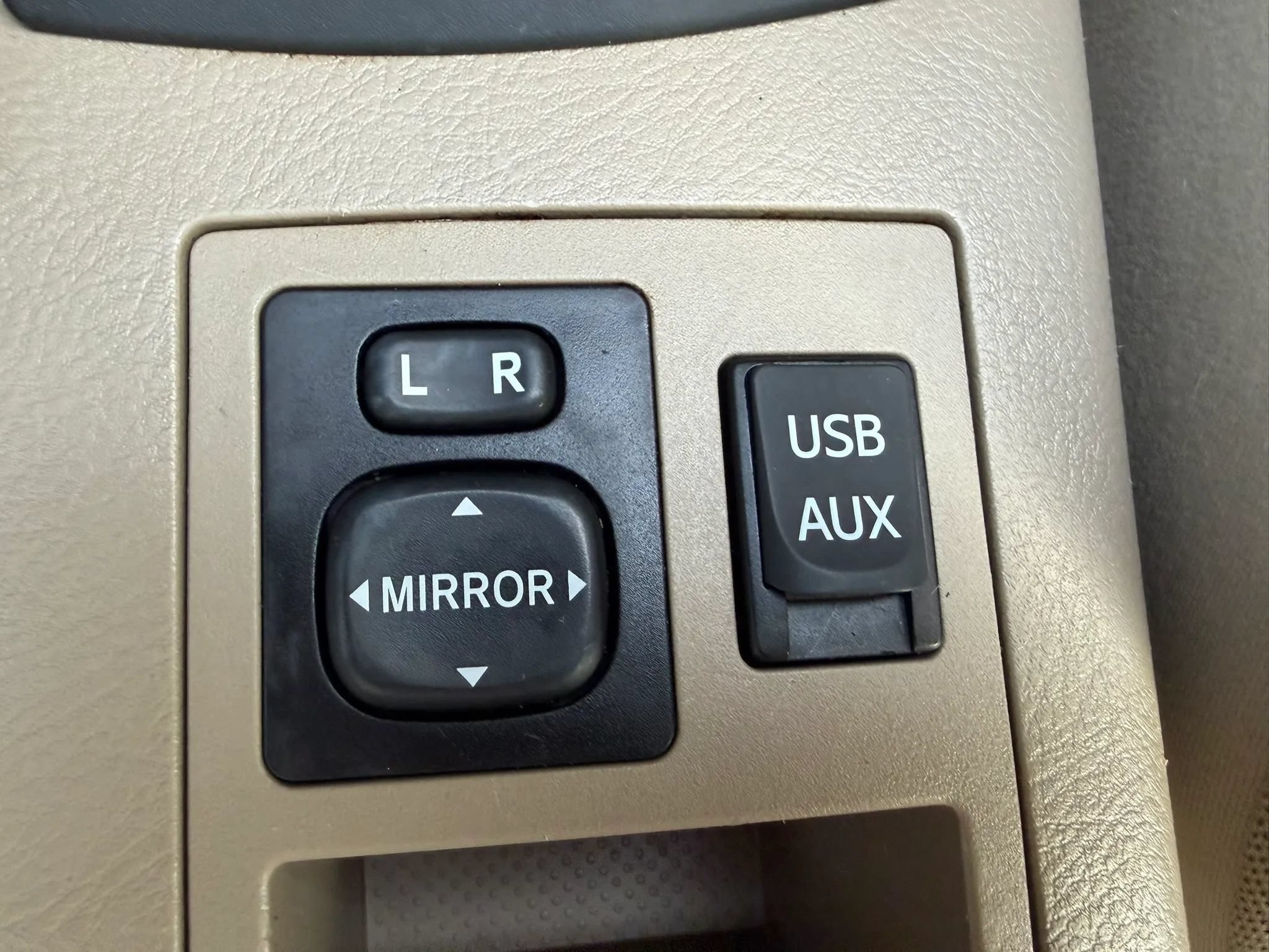 Used 2012 Toyota RAV4 4WD w/ Upgrade Value Pkg image 43