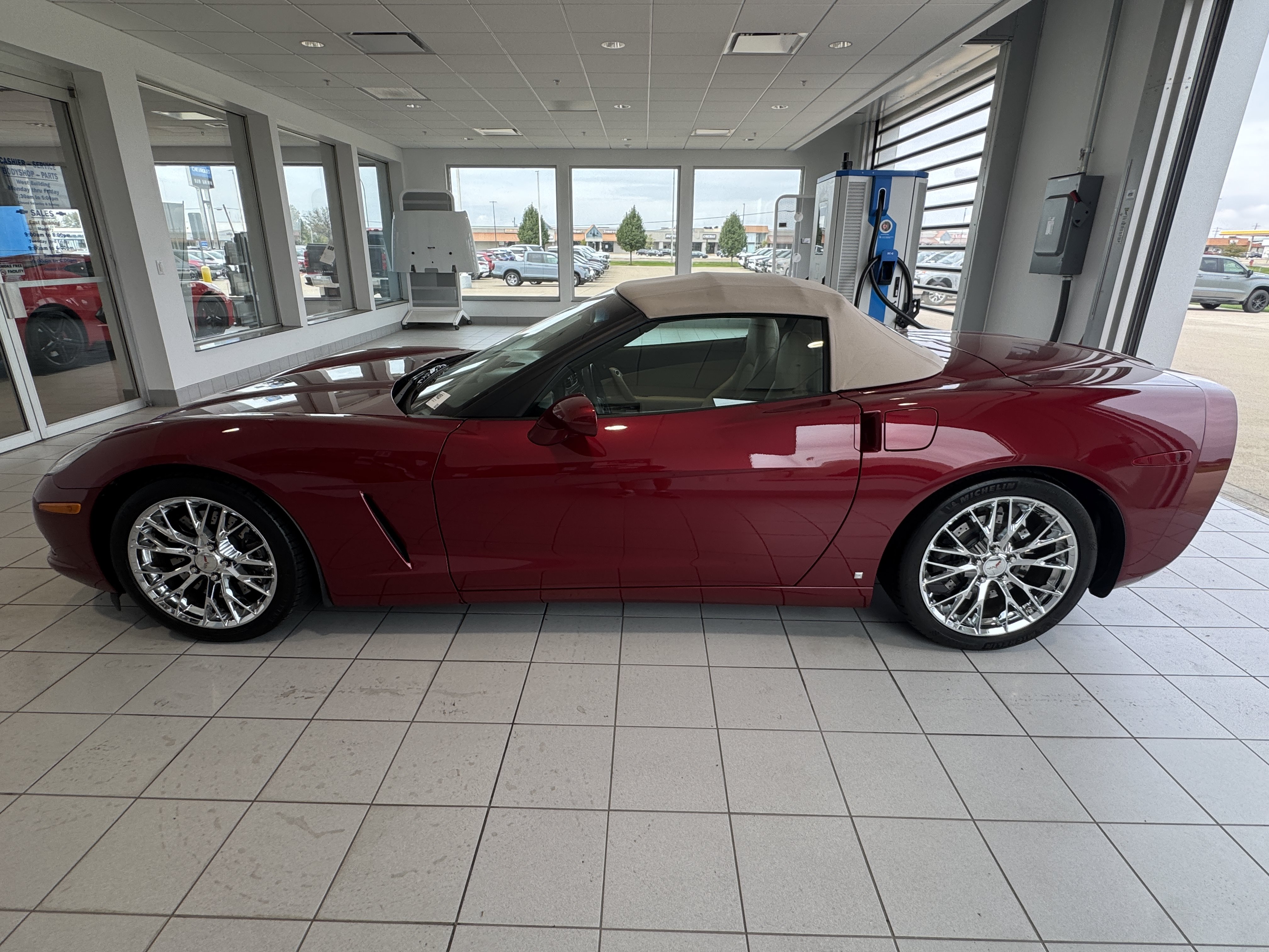 Used 2007 Chevrolet Corvette Convertible w/ Preferred Equipment Group RWD image 7