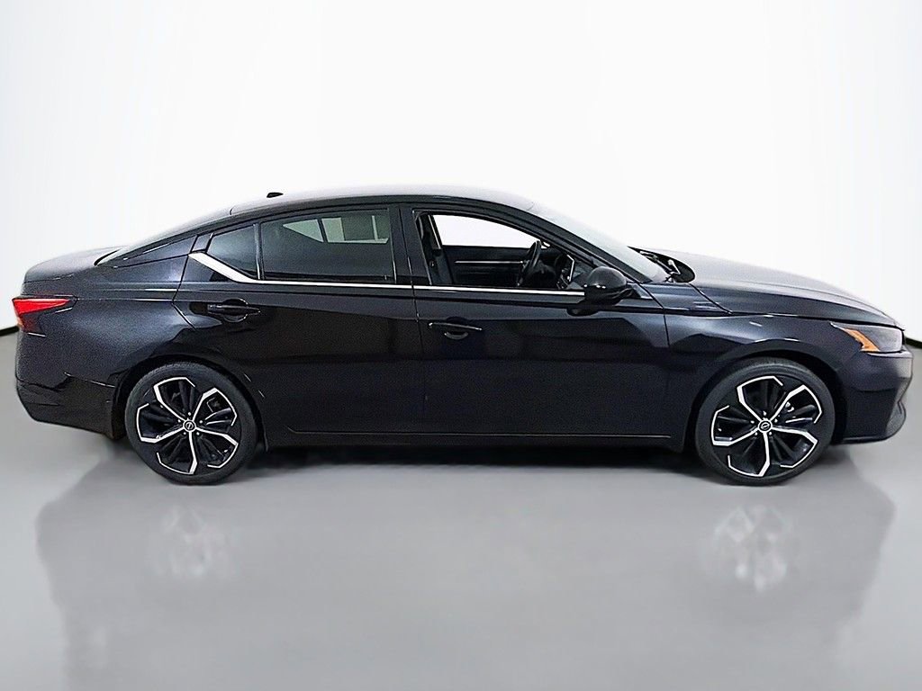 Used 2024 Nissan Altima 2.5 SR image 11