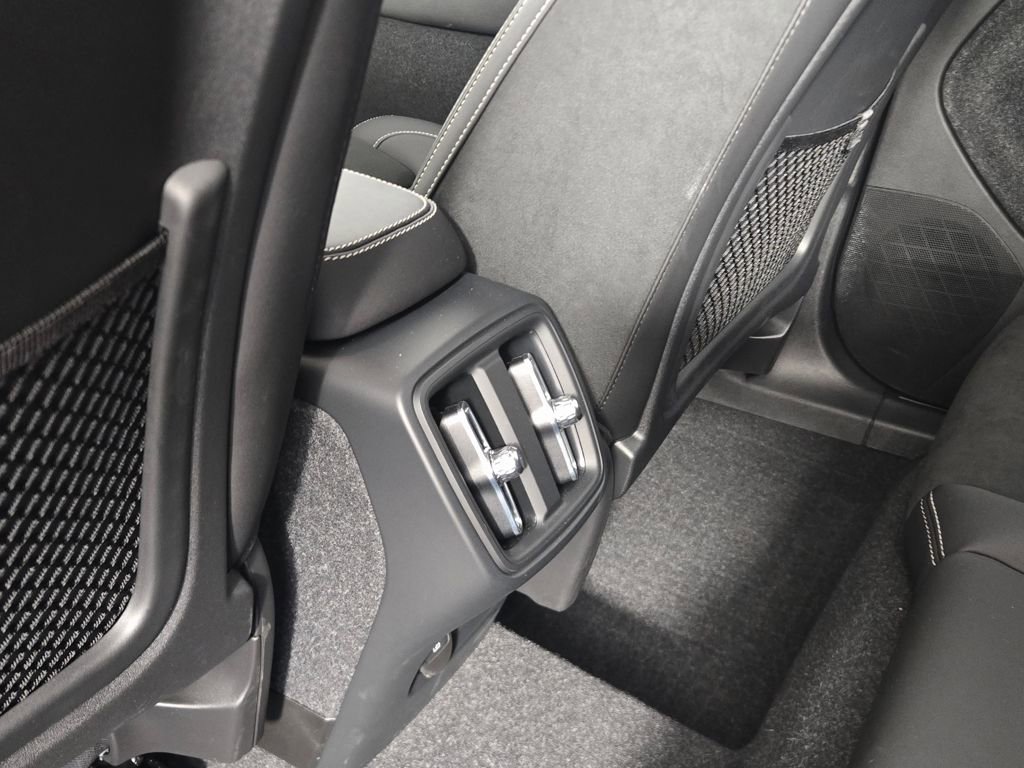 Certified 2023 Volvo XC40 B5 Ultimate w/ Climate Package image 15