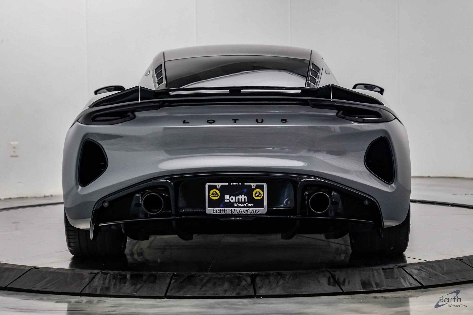 Used 2025 Lotus Emira RWD image 15