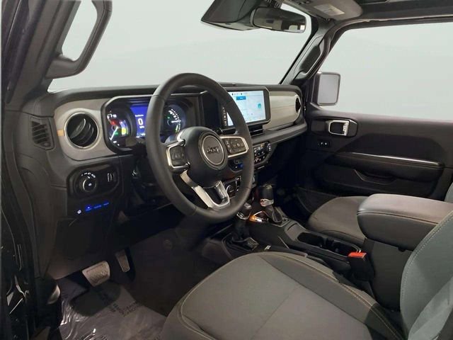 Used 2025 Jeep Wrangler Unlimited Sahara w/ Safety Group image 13