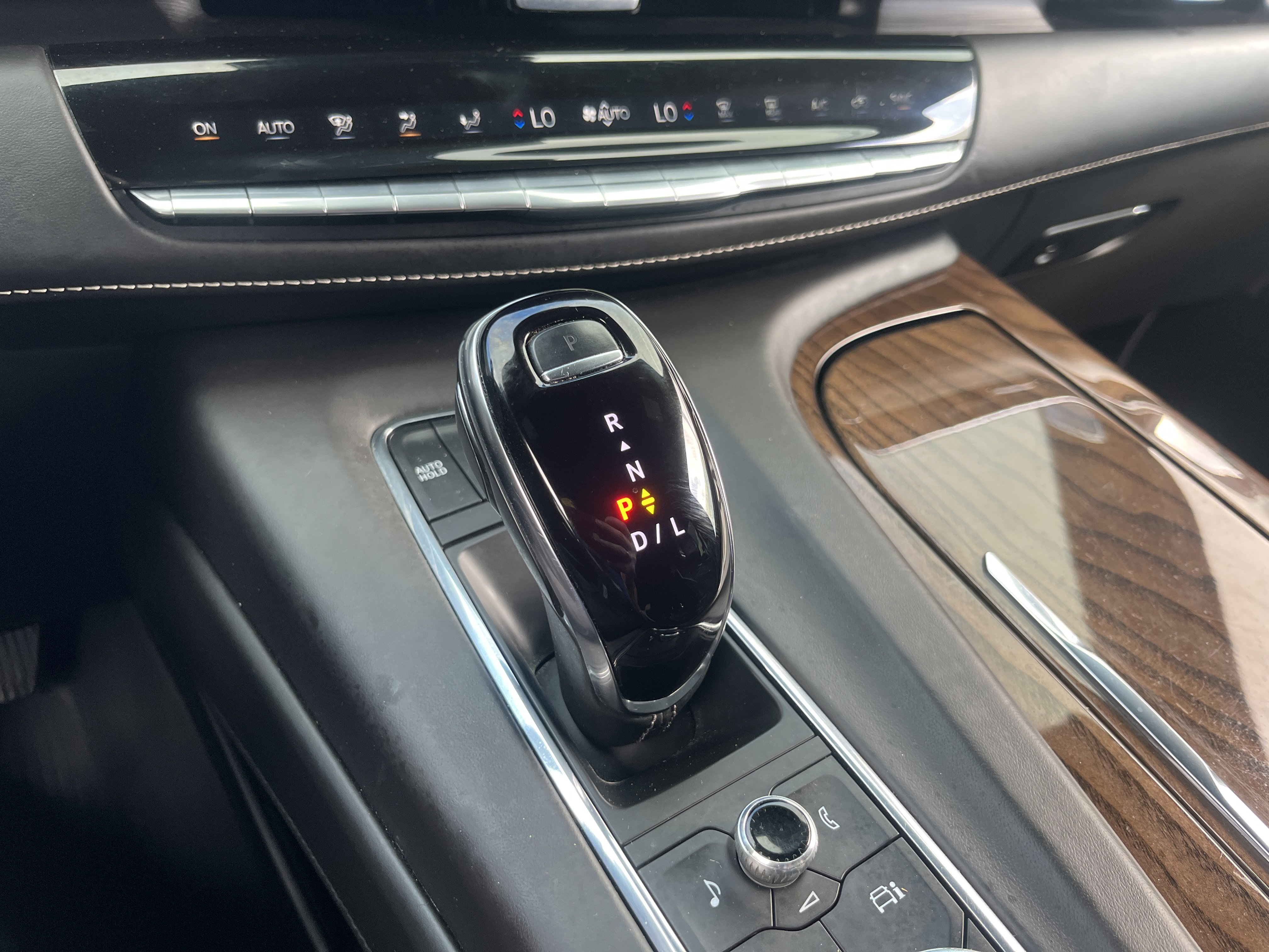 Used 2023 Cadillac Escalade Sport Platinum w/ LPO, ONYX Package image 28