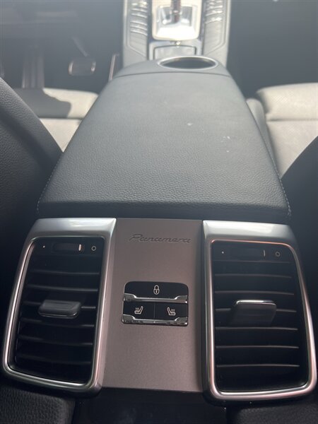 Used 2015 Porsche Panamera image 17