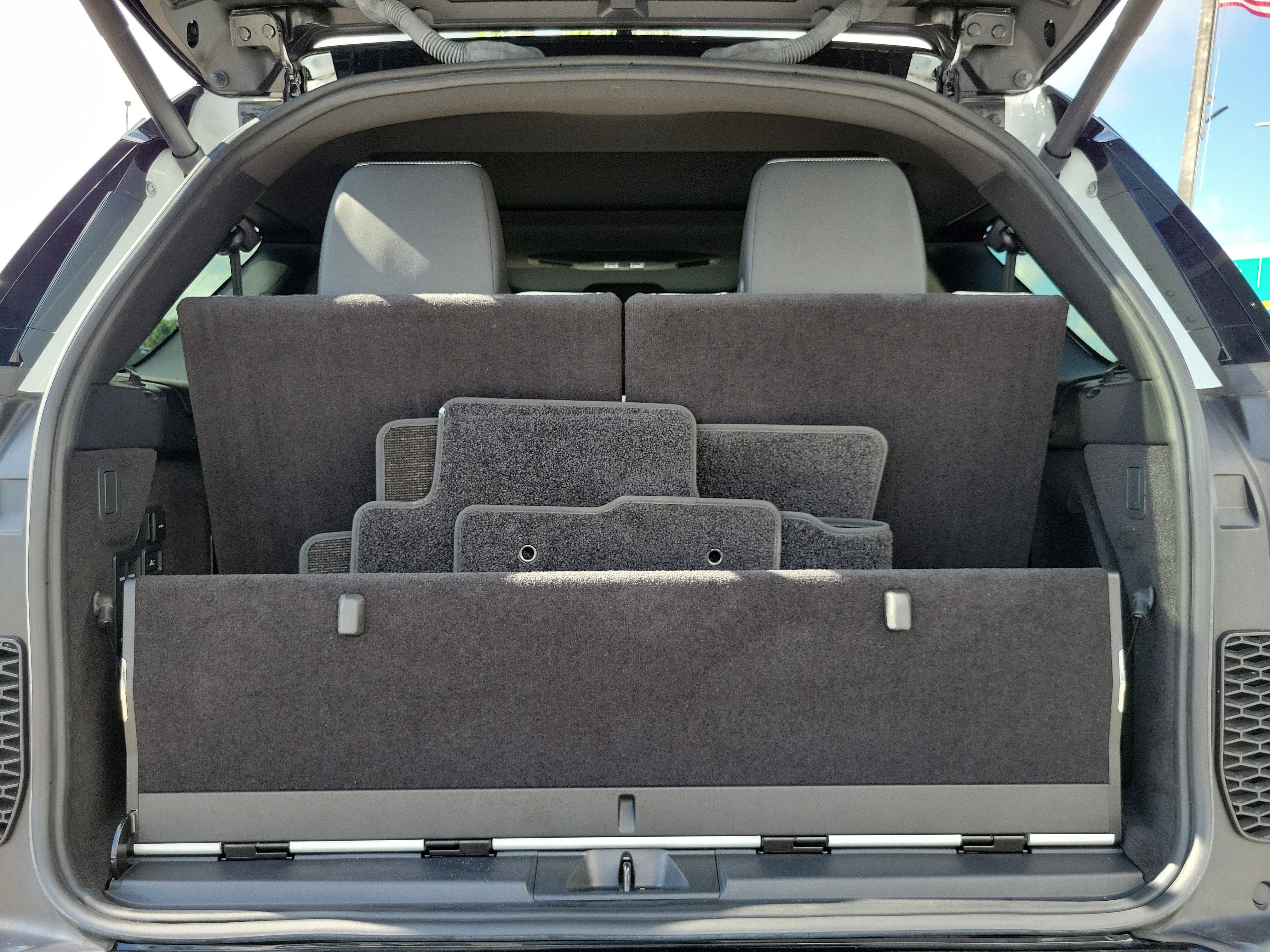 Used 2023 Land Rover Discovery HSE R-Dynamic image 17