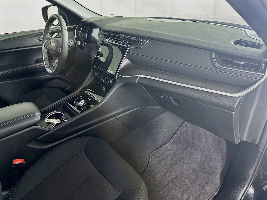 Used 2024 Jeep Grand Cherokee Laredo w/ Luxury Tech Group I image 31