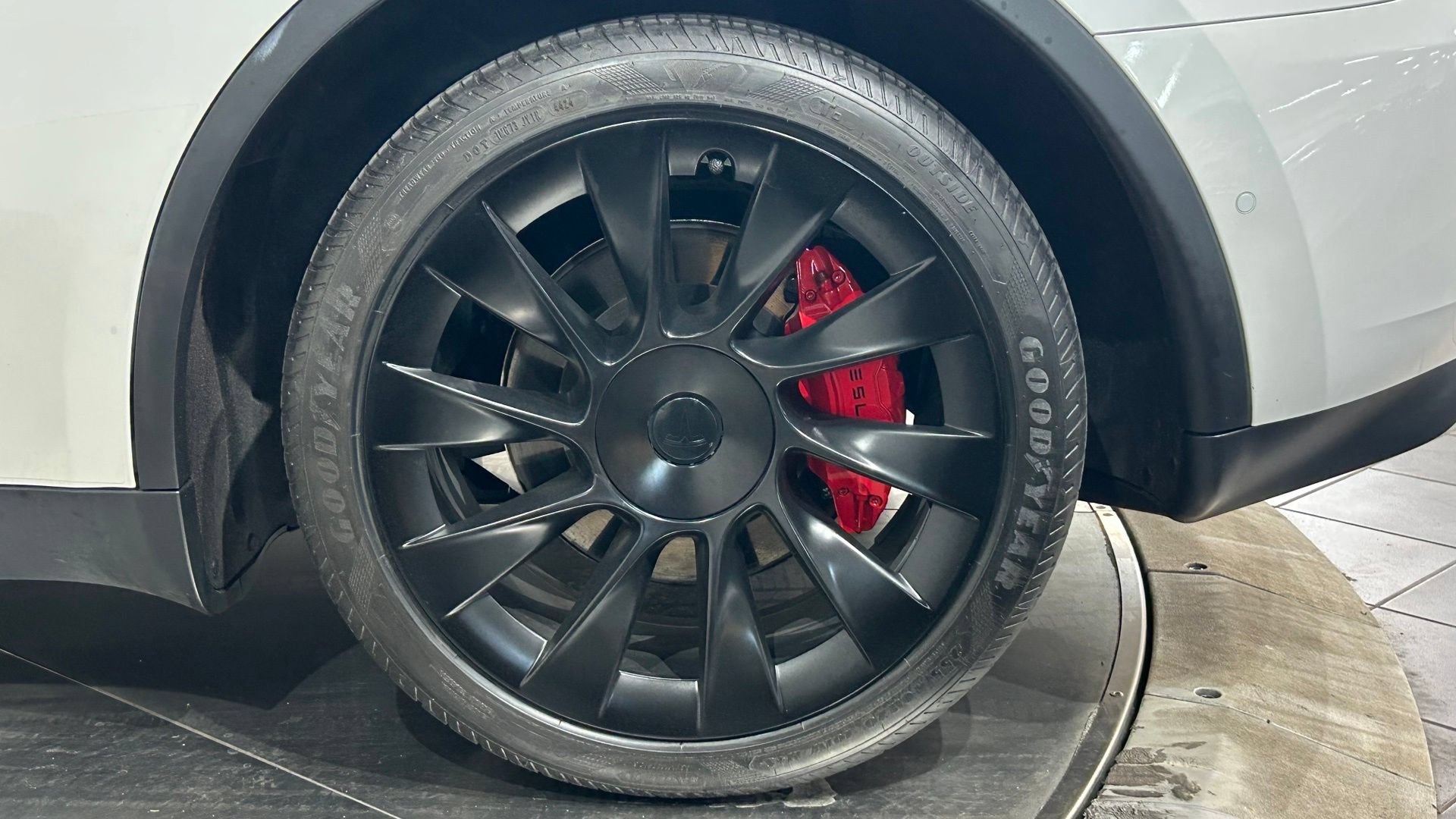 Used 2022 Tesla Model Y Long Range AWD/4WD image 25
