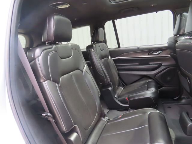 Used 2025 Jeep Grand Cherokee L Limited w/ Luxury Tech Group II AWD/4WD image 31