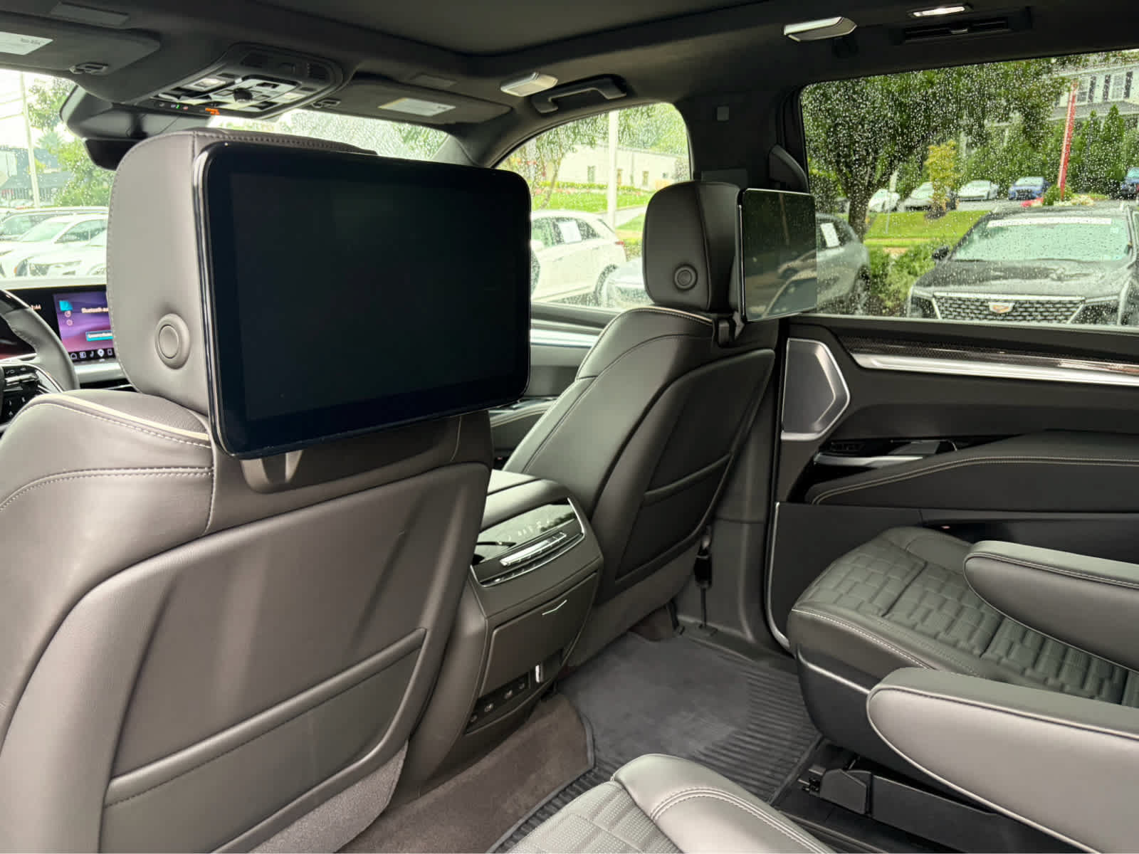 Certified 2026 Cadillac Escalade V w/ LPO, ONYX Package AWD/4WD image 12