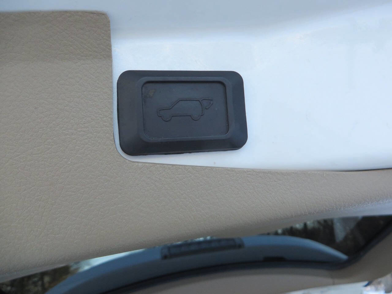 Used 2011 Toyota Highlander Limited w/ Tow Pkg image 14