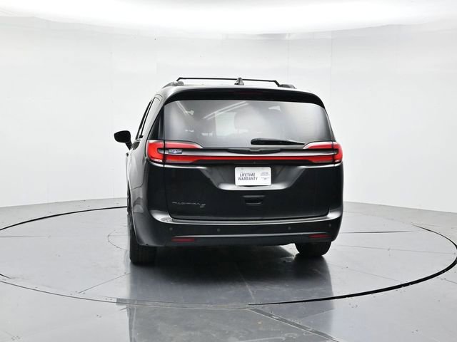 Used 2021 Chrysler Pacifica Touring w/ S Appearance Package FWD image 8