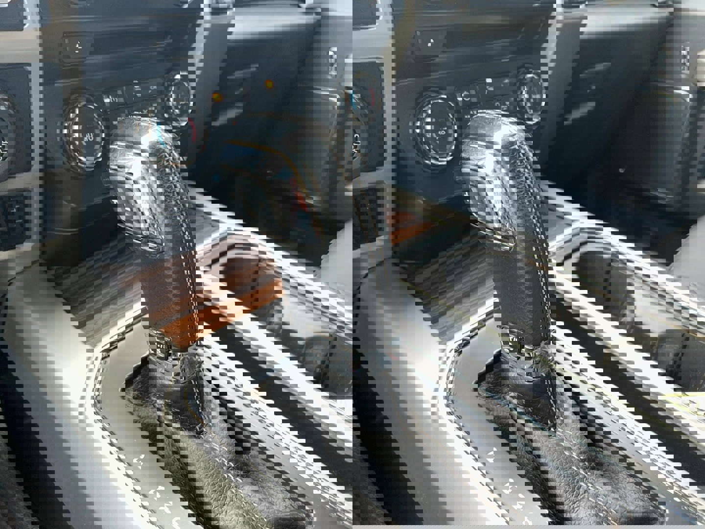 Used 2016 Ford F150 Lariat w/ Equipment Group 501A Mid image 21