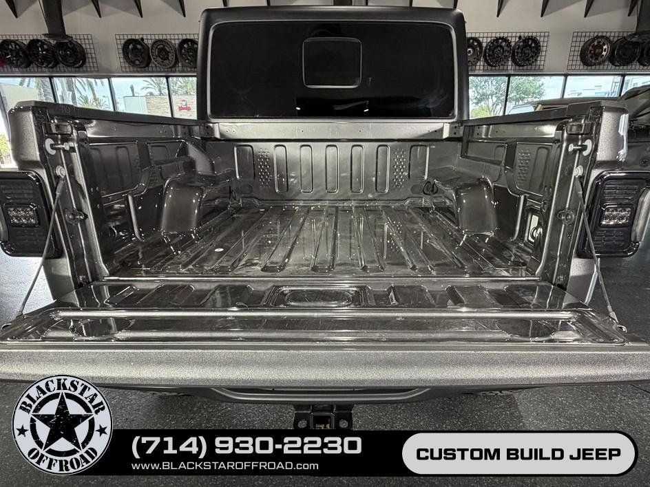 Used 2023 Jeep Gladiator Rubicon w/ Trailer Tow Package AWD/4WD image 13