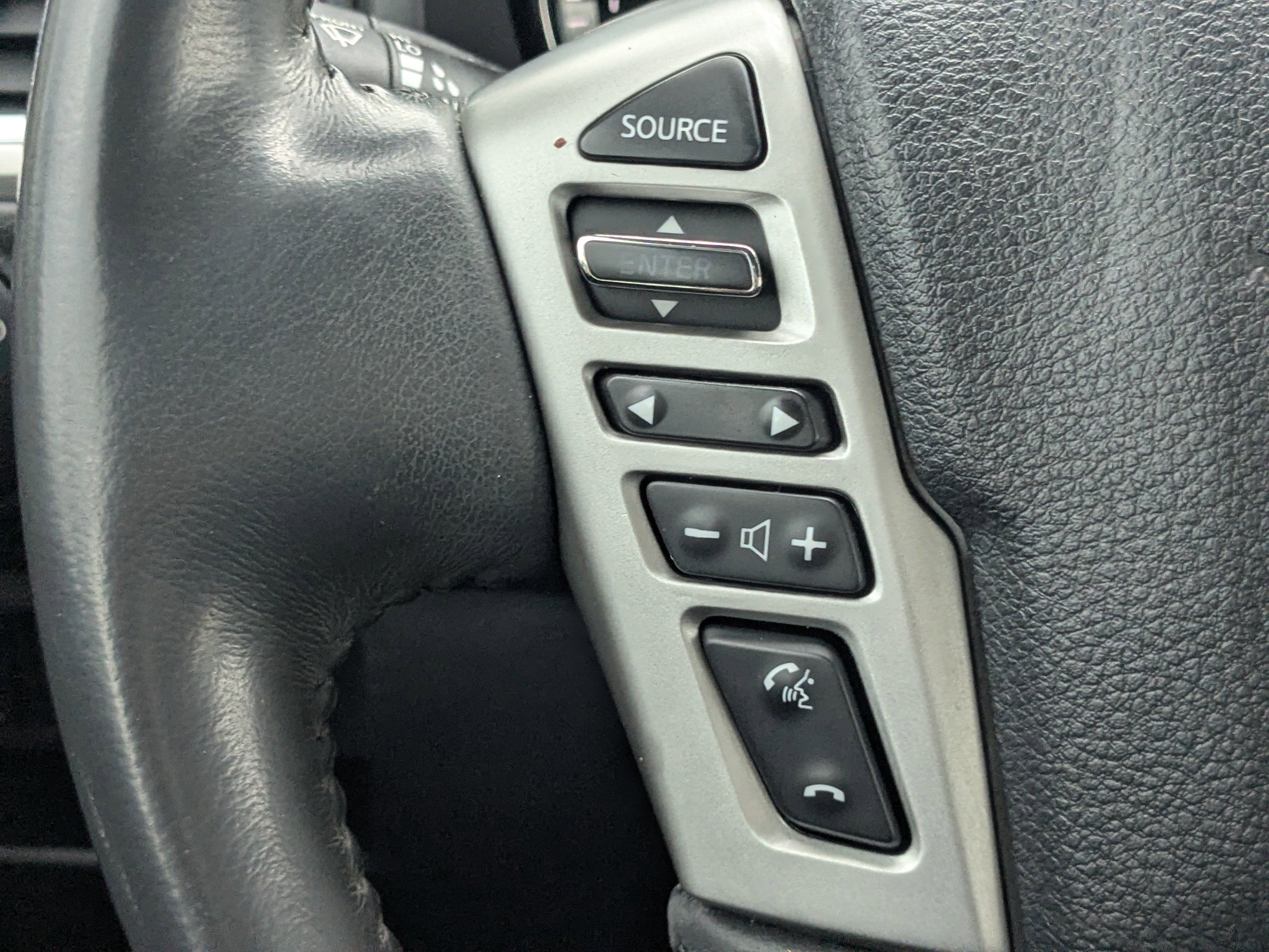 Used 2017 Nissan Titan SV RWD image 23