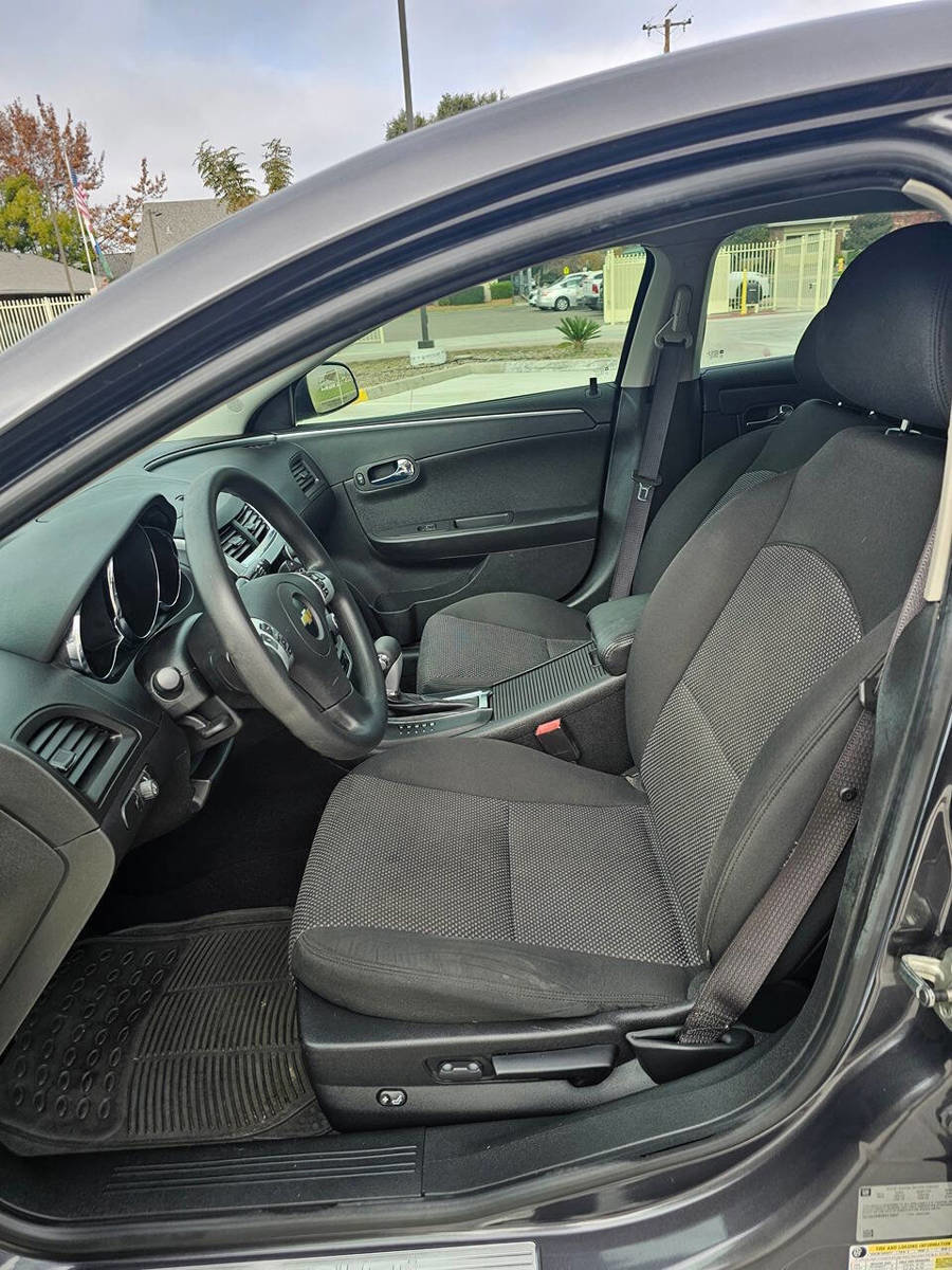 Used 2010 Chevrolet Malibu LT w/ Power Convenience Package image 9
