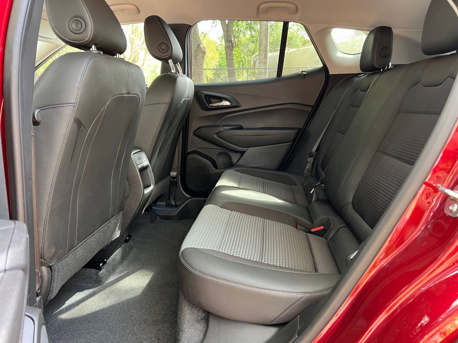 Used 2025 Chevrolet Trax LT w/ LT Convenience Package image 22