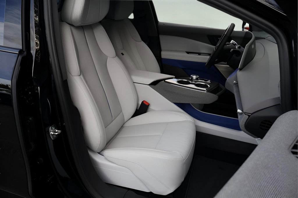 New 2026 Cadillac Optiq Sport 2 image 19