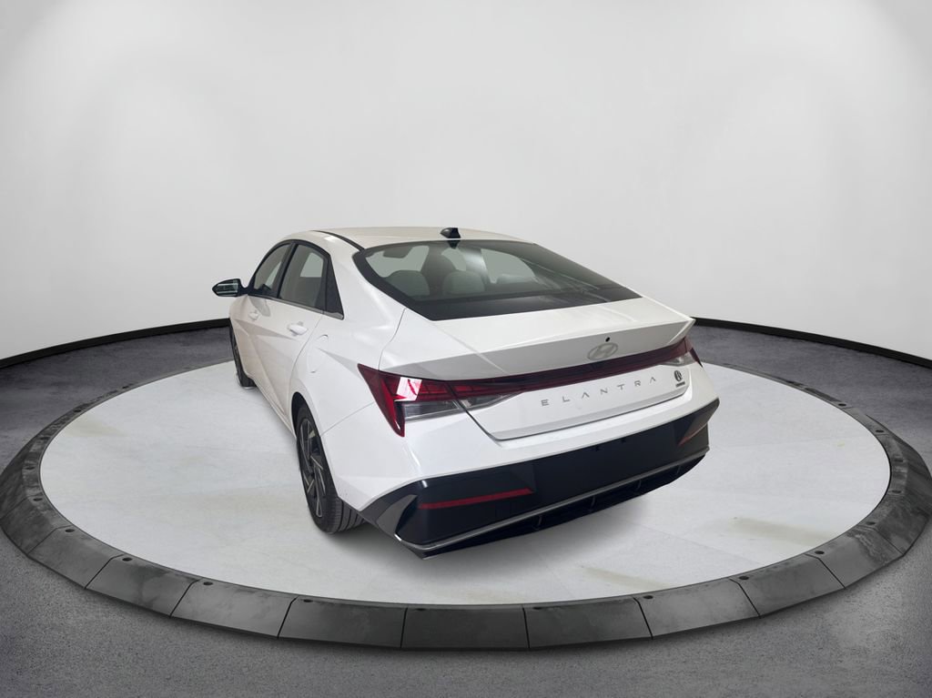 Used 2025 Hyundai Elantra Limited FWD image 7