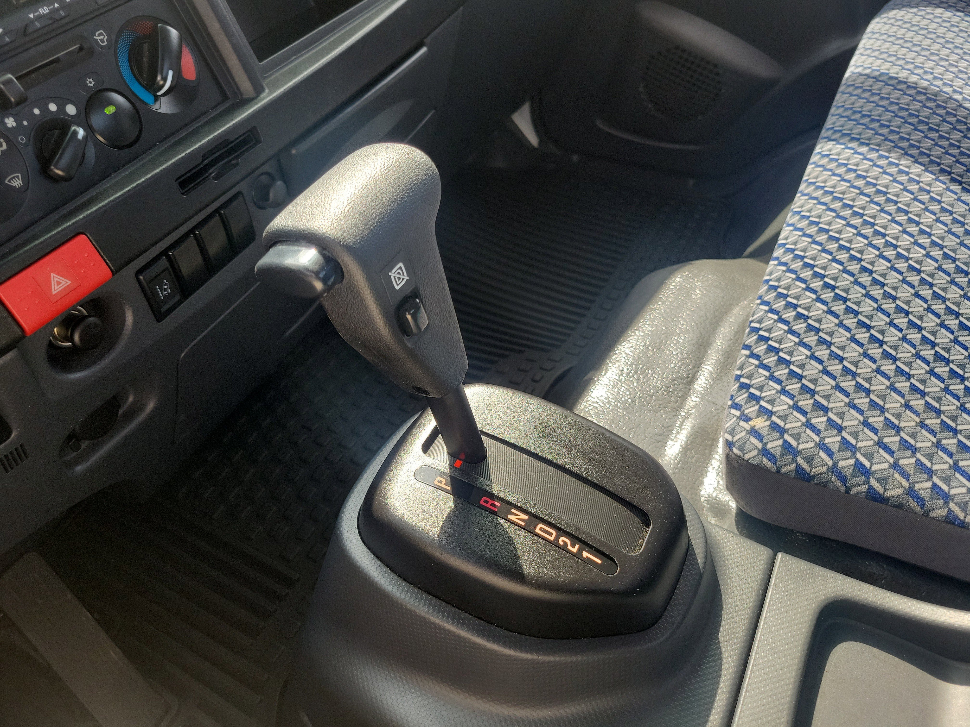 Used 2024 Isuzu NPR image 18