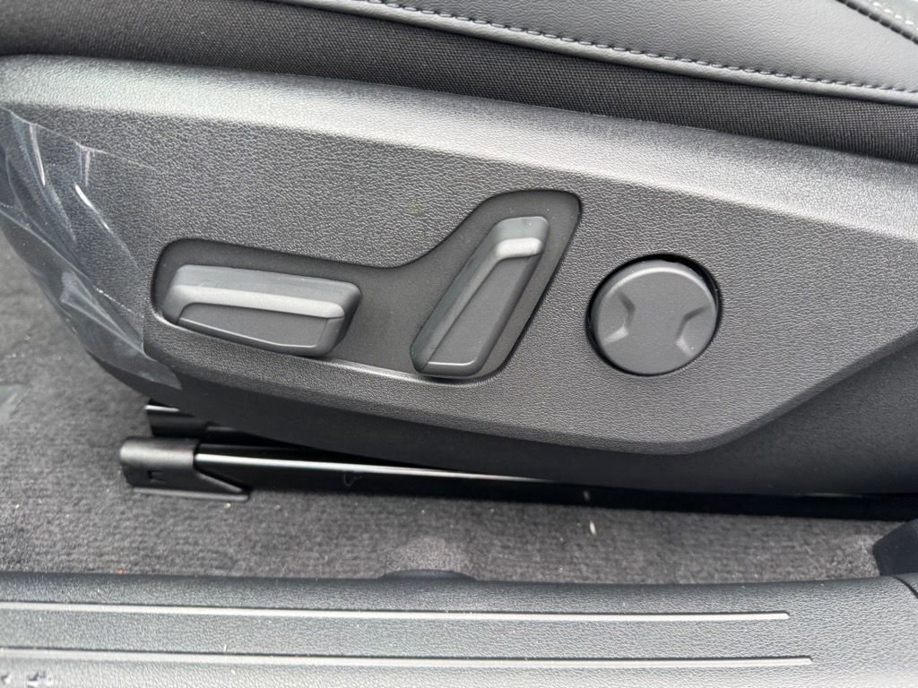 New 2025 Kia EV6 Wind image 11