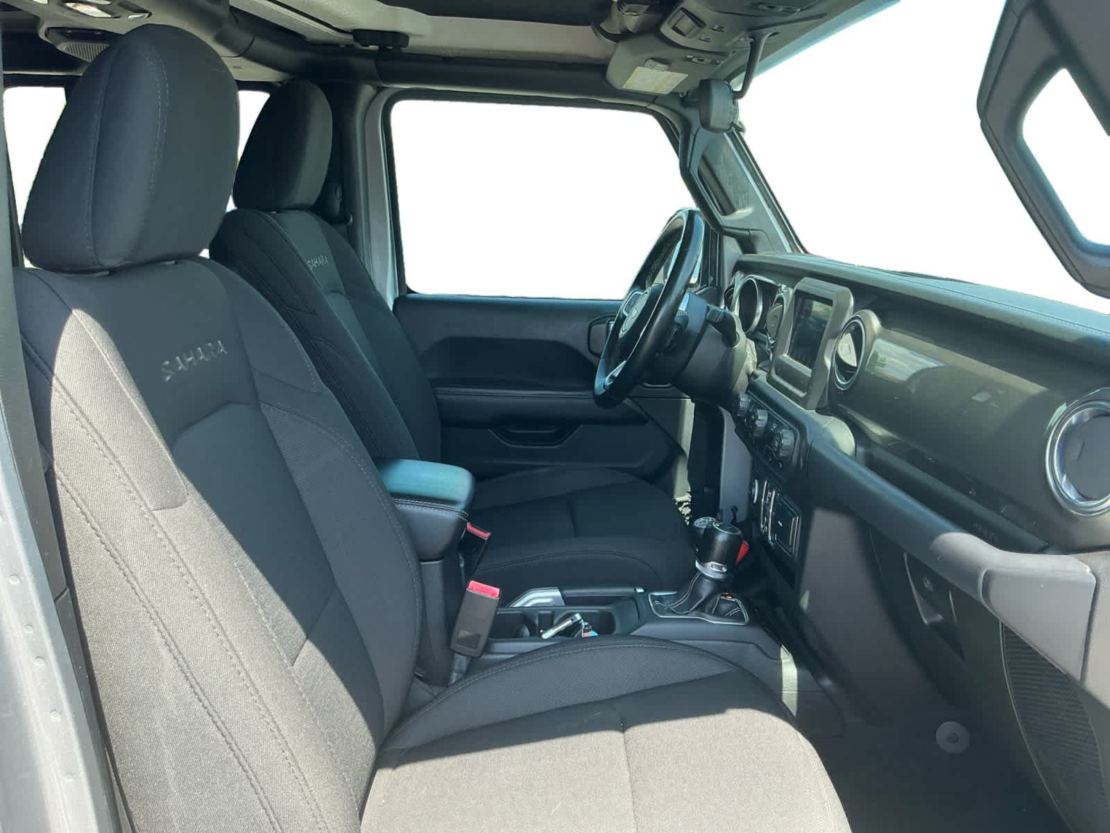 Used 2018 Jeep Wrangler Unlimited Sahara w/ LED Lighting Group AWD/4WD image 15