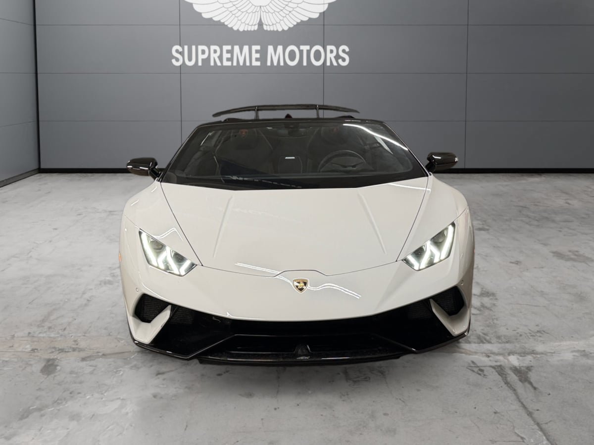 Used 2019 Lamborghini Huracan Performante AWD/4WD image 8