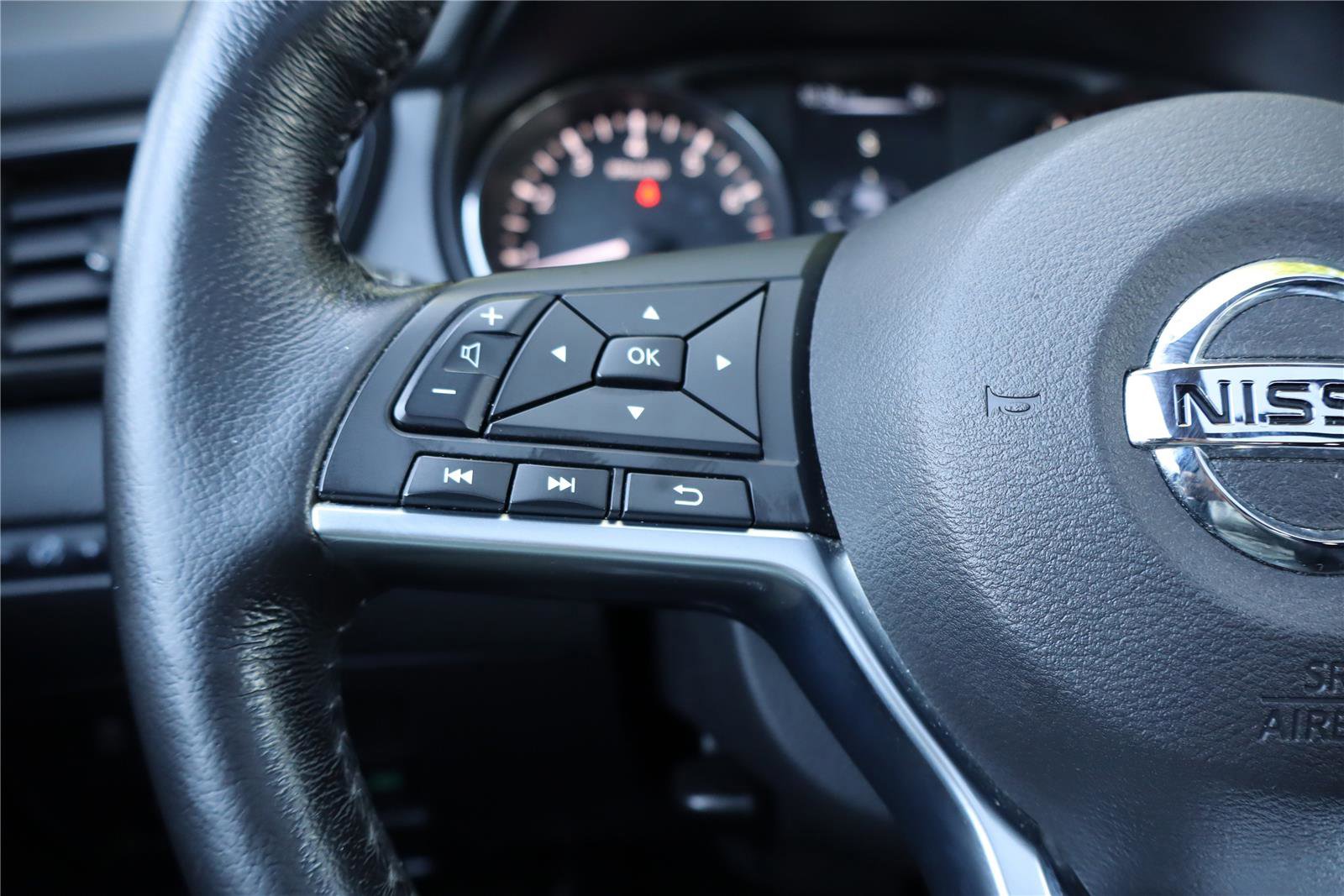 Used 2017 Nissan Rogue SL w/ SL Premium Package image 16