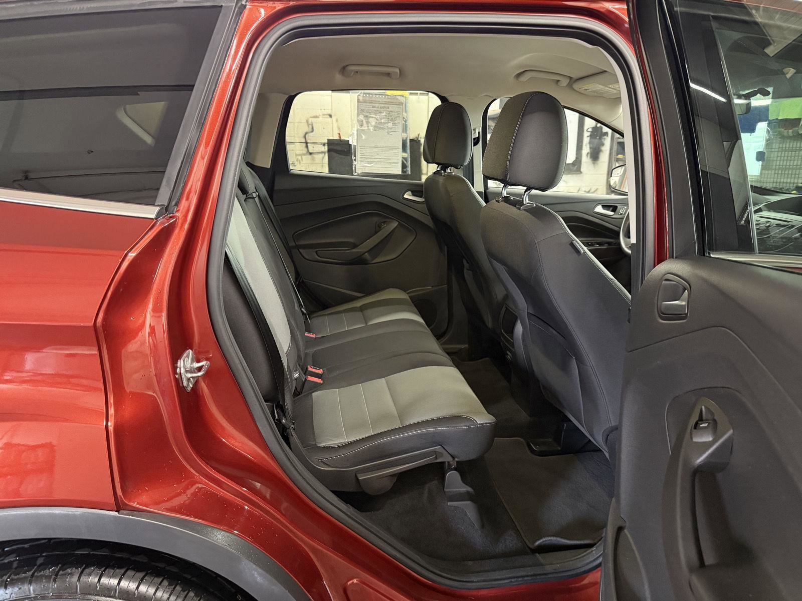 Used 2016 Ford Escape SE image 25