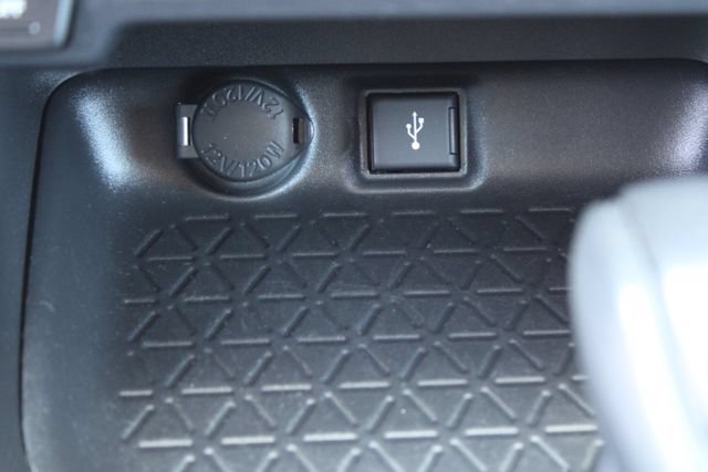 Used 2022 Toyota RAV4 XLE FWD image 36