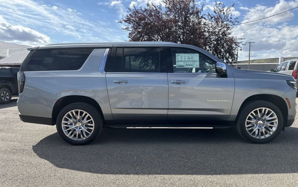 New 2025 Chevrolet Suburban Premier w/ Sun And Tow Package image 20