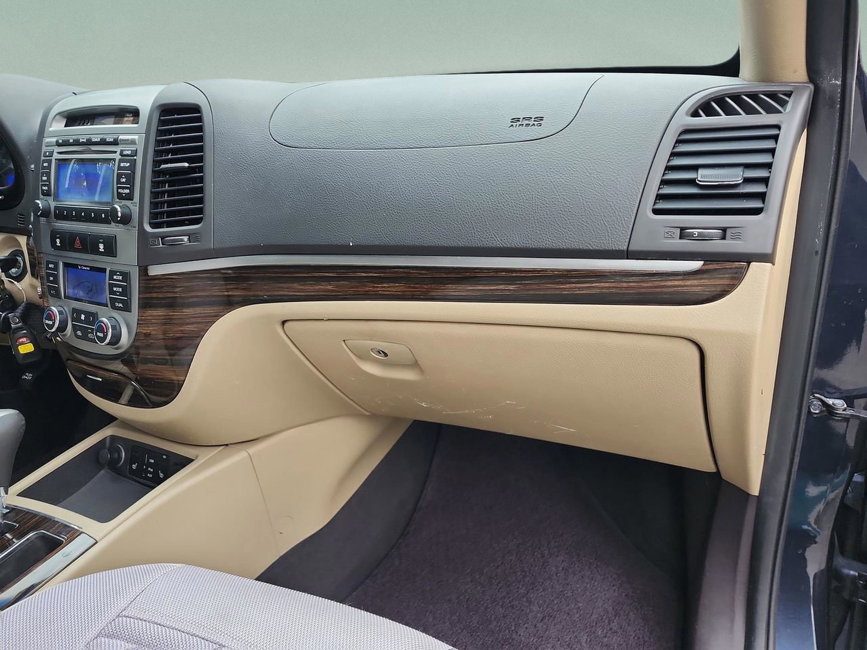 Used 2011 Hyundai Santa Fe Limited image 19