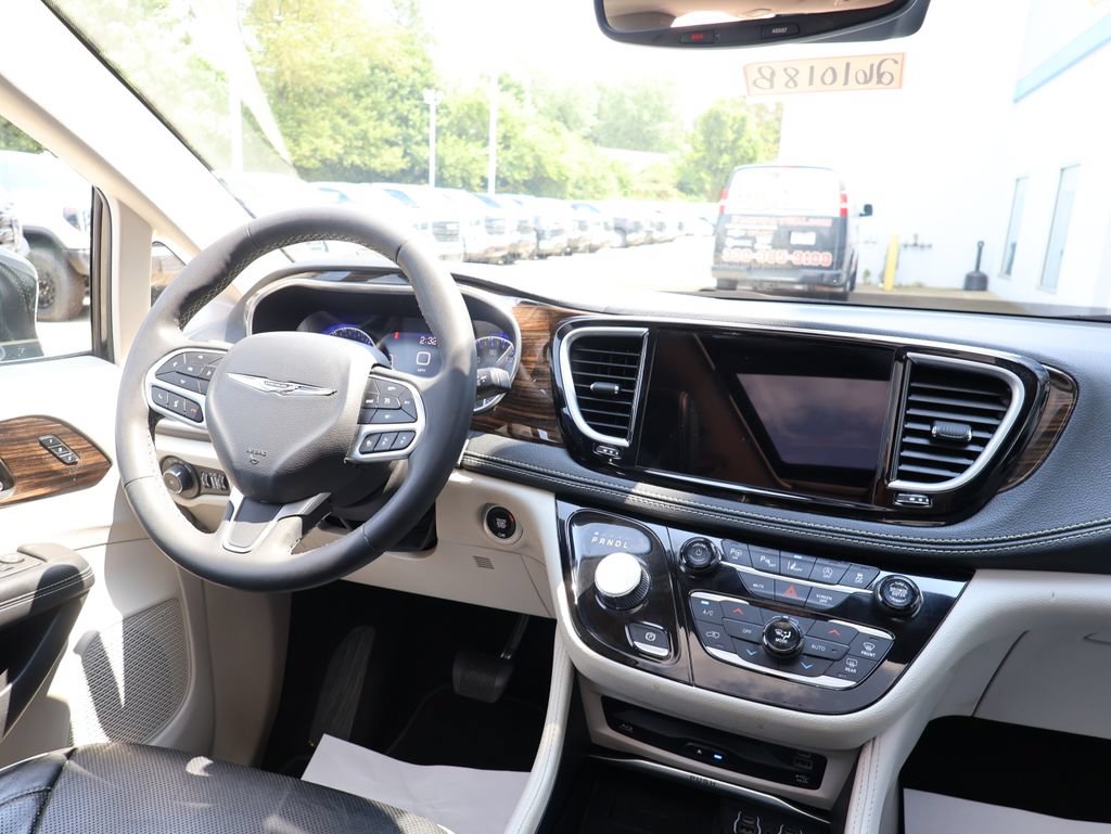 Used 2023 Chrysler Pacifica Limited w/ Uconnect Theater Family Group AWD/4WD image 28