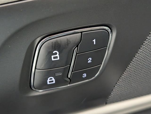 Used 2024 Lincoln Nautilus Reserve image 11