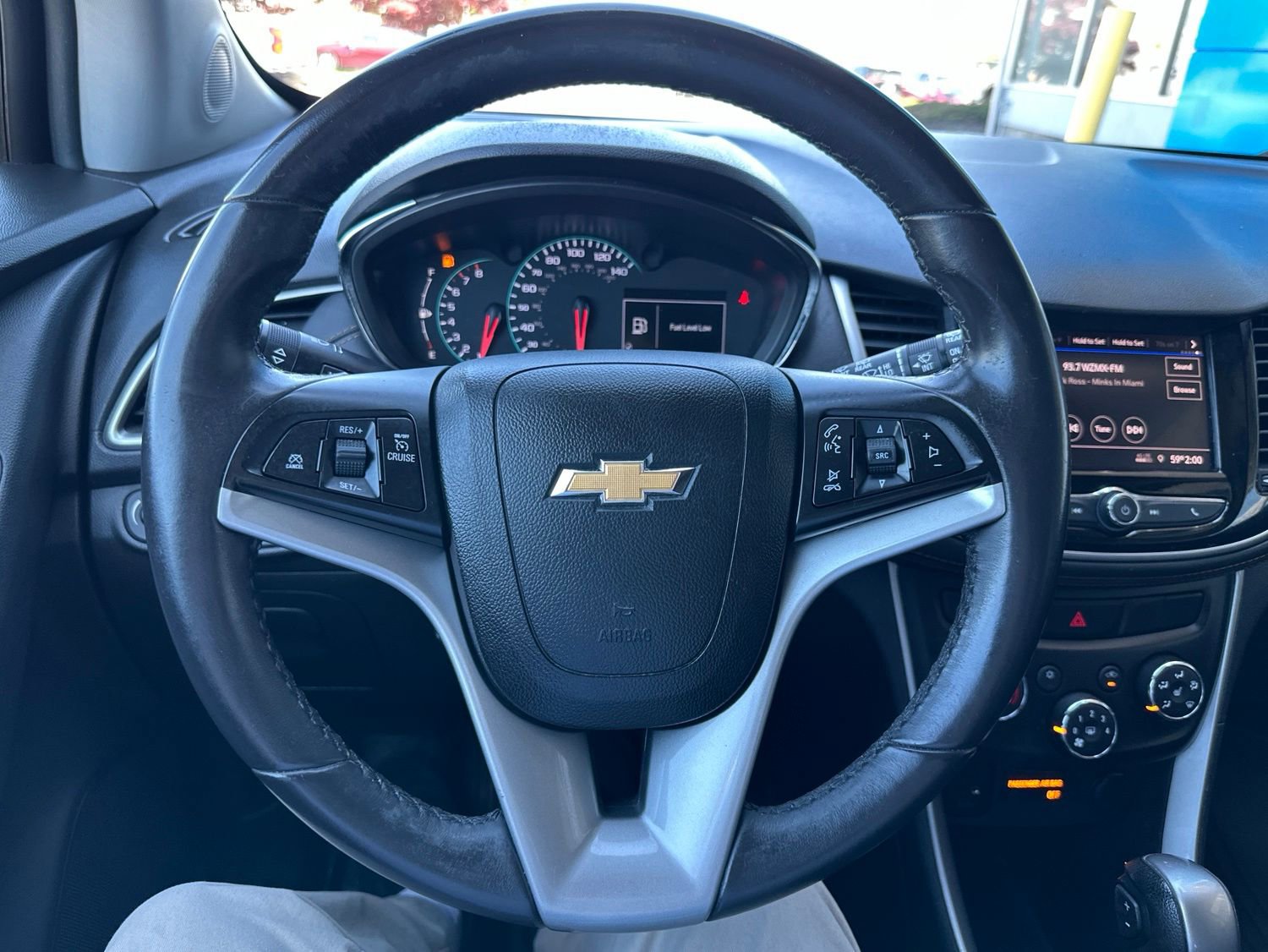 Used 2021 Chevrolet Trax LT w/ Premium Seat Package AWD/4WD image 23