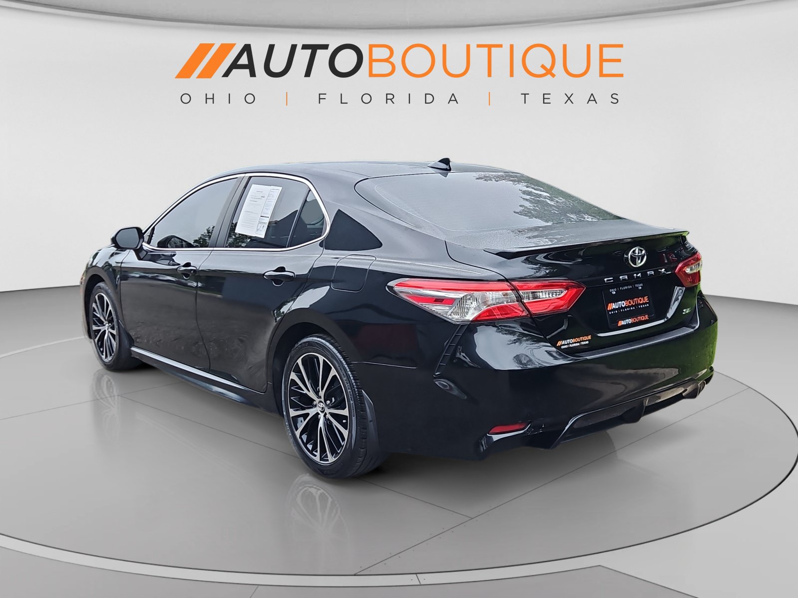 Used 2020 Toyota Camry SE FWD image 3