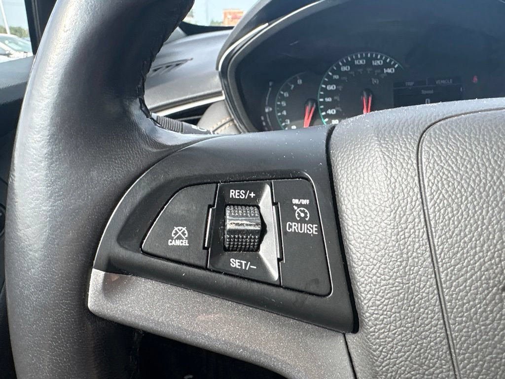 Used 2022 Chevrolet Trax LT w/ LT Convenience Package AWD/4WD image 16