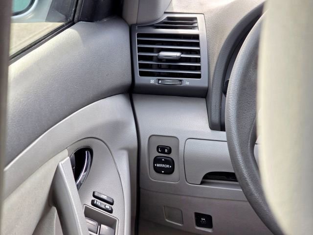 Used 2011 Toyota Camry LE image 16