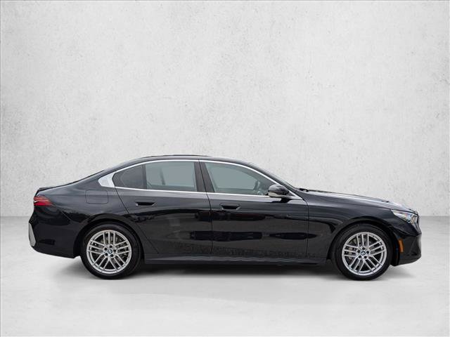 Used 2025 BMW 530i xDrive AWD/4WD image 4