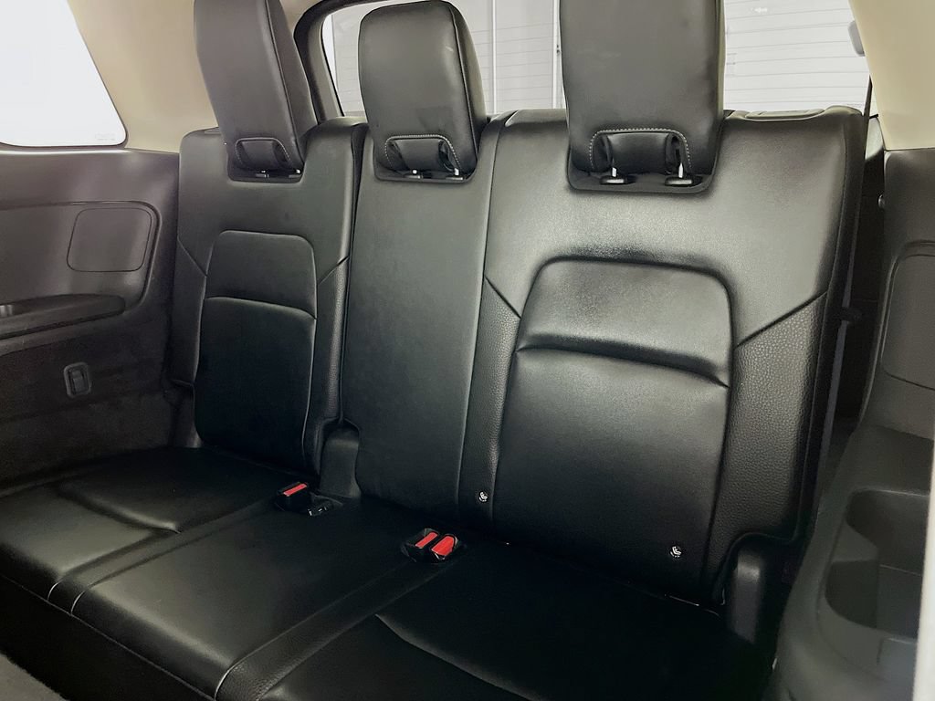 Used 2023 Nissan Pathfinder SL w/ Lighting Package (N92) FWD image 31