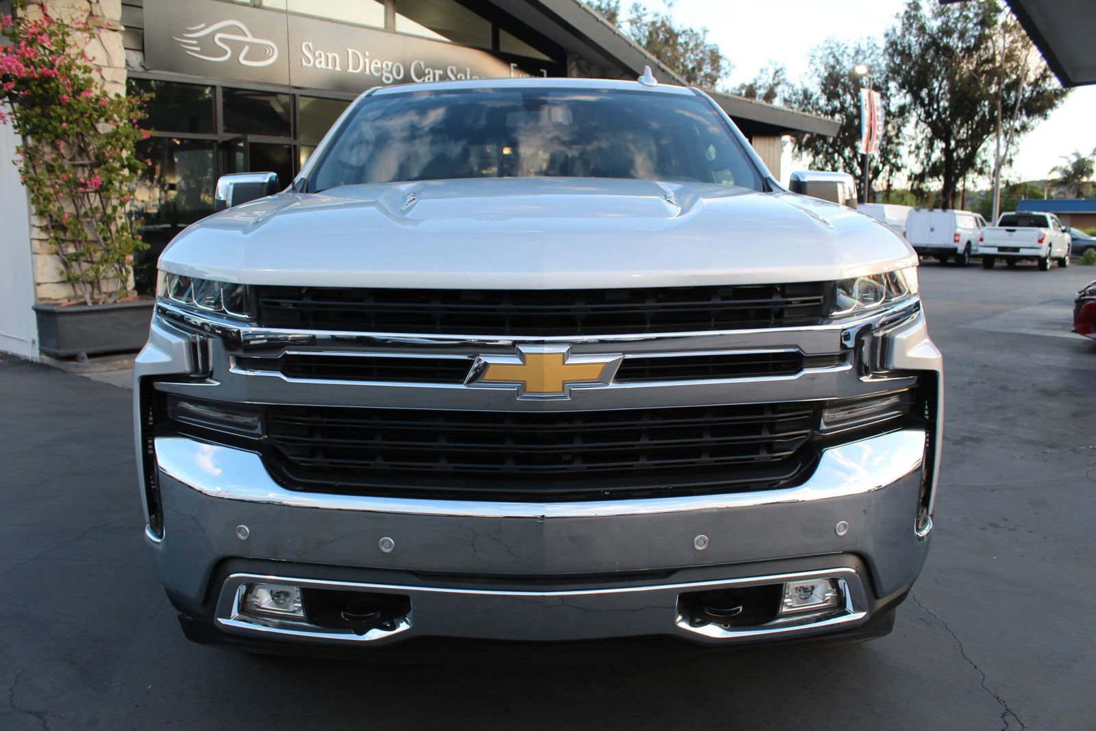 Used 2019 Chevrolet Silverado 1500 LTZ w/ LTZ Plus Package AWD/4WD image 8