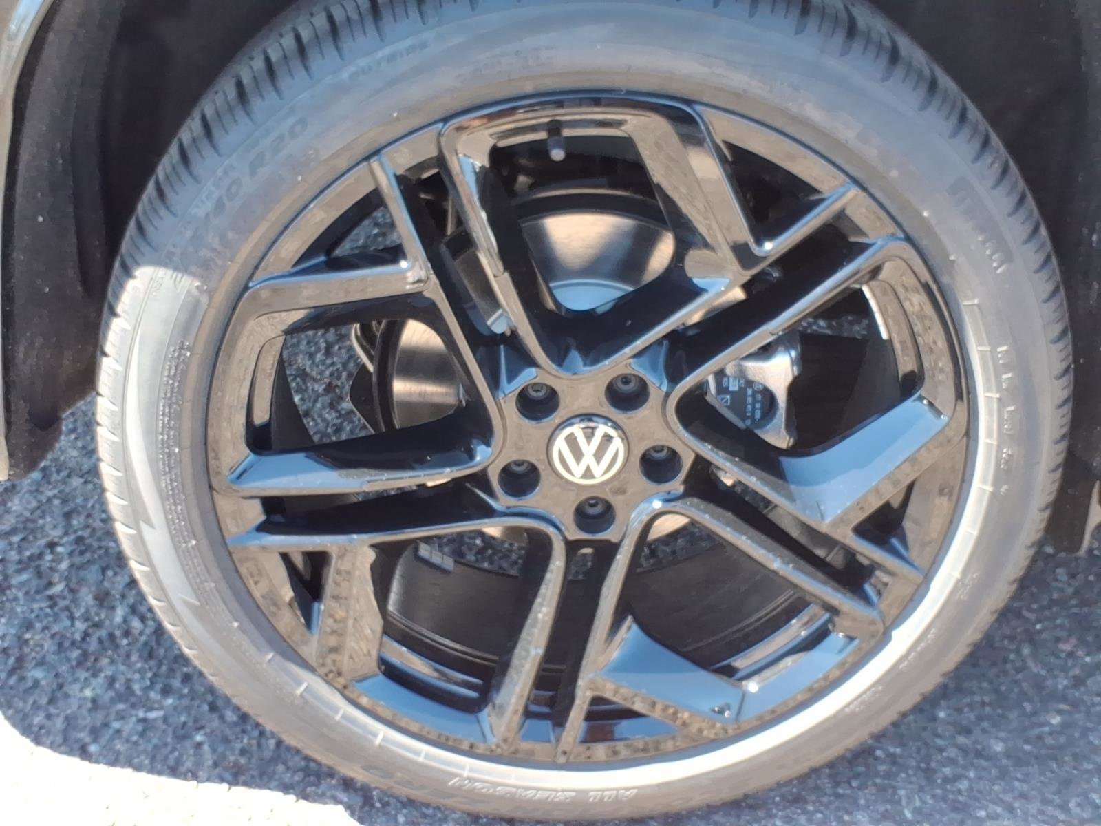 New 2026 Volkswagen Tiguan SE R-Line image 8