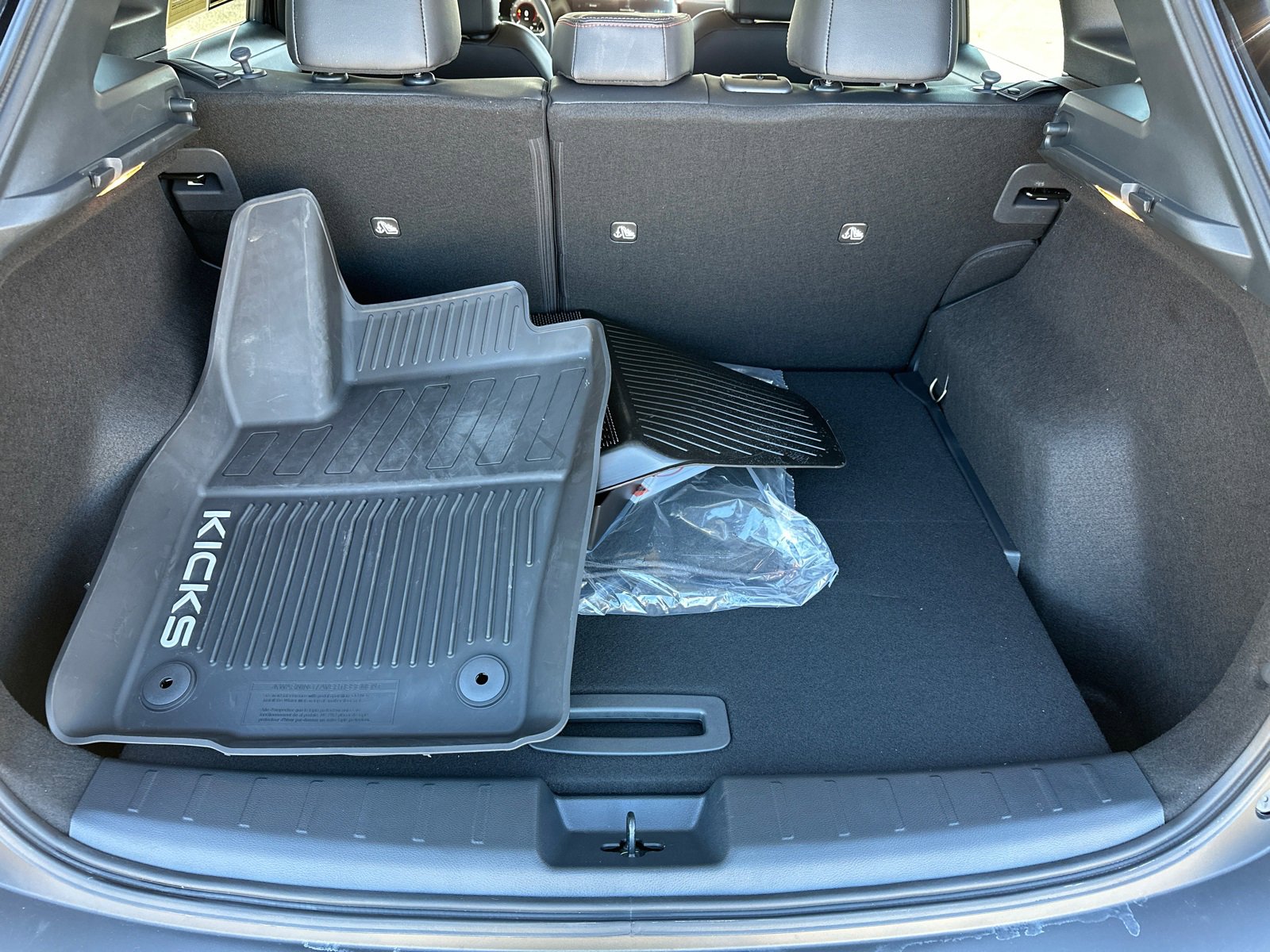 Used 2025 Nissan Kicks SR image 18