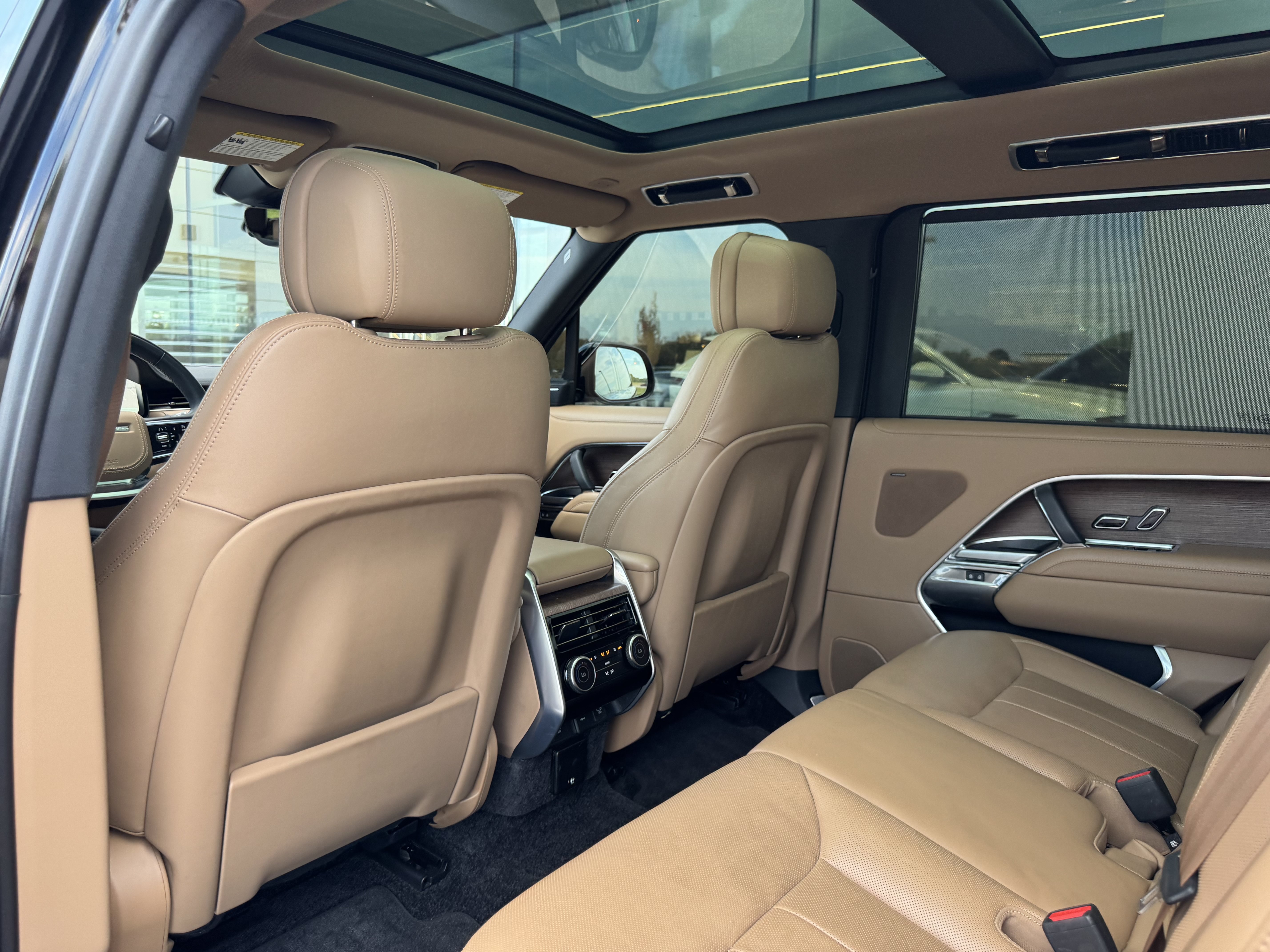 Certified 2024 Land Rover Range Rover Long Wheelbase SE AWD/4WD image 25